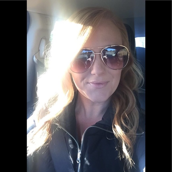 Meet your Posher, Heather - Picture 2 of 2